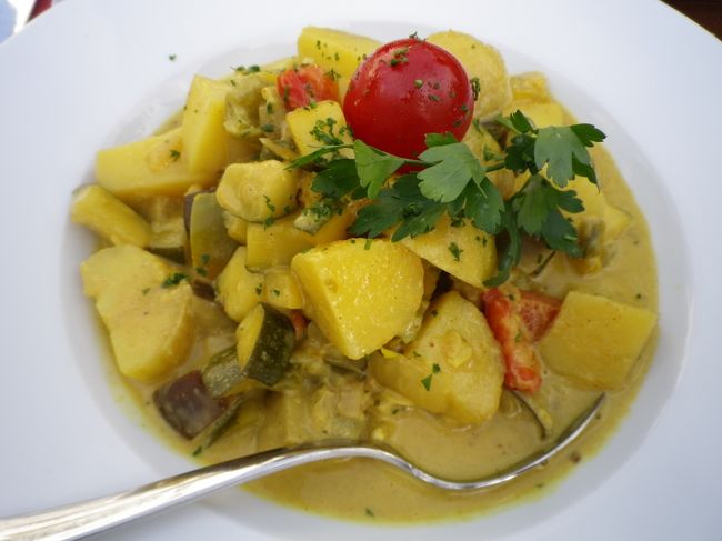 肉を食べない私はベジタブルカレー。<br /><br />