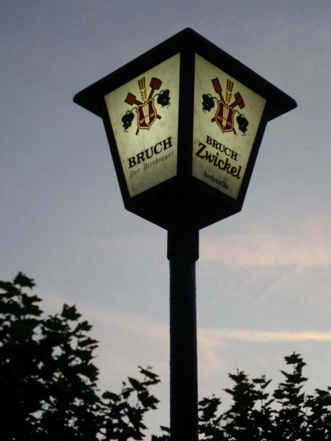 ここでもお喋りに花を咲かせ、<br />あっという間に日が暮れて来たので退散。<br /><br />わざわざ来てくれた、と友人夫婦が会計してくれる。<br />来たくて来たんだよ、と言ったが今回は友人の奢りに。<br />