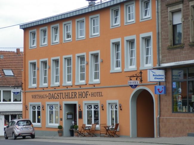 朝食後、旦那はチェックアウトまで部屋で論文を読み、<br /><br />私はその間、町を一周りする。<br /><br />写真は私たちが泊まったホテル。