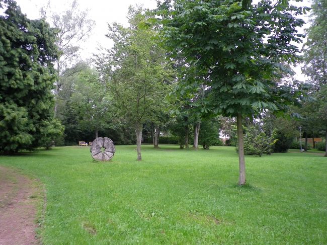 中には広々とした素敵な庭が広がっていた。