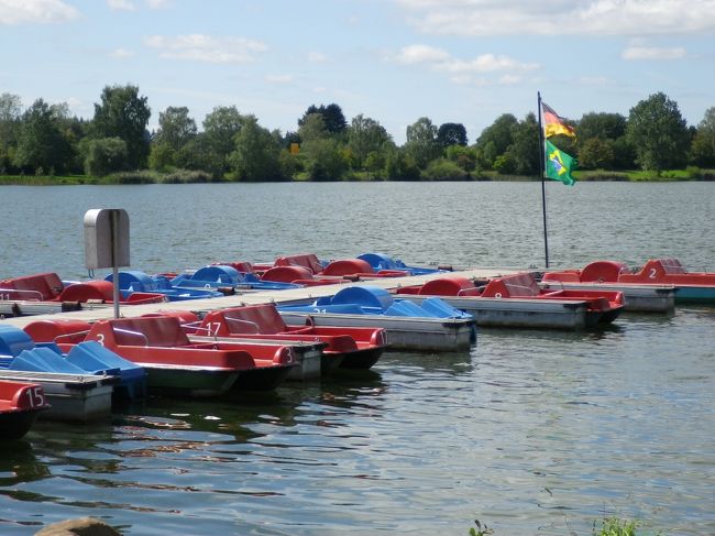 12時ギリギリにホテルをチェックアウトして<br />12キロほど離れたStauseeという湖に行ってみた。