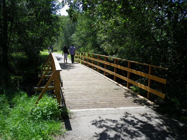 それにしてもよく整備された綺麗な遊歩道である。