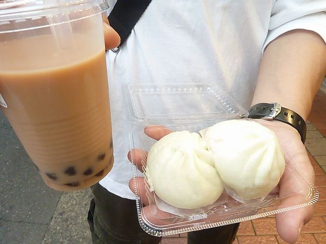 小籠包がおいしかったので肉まんとミルクティも<br />頼んでみました。<br />これもいい味でした。<br /><br />