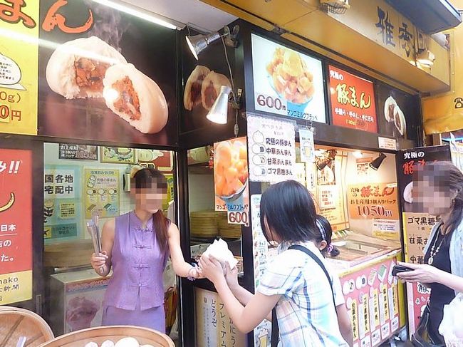 きれいなお姉さんから手渡し。<br />味はさっきのお店の方がおいしかったです。