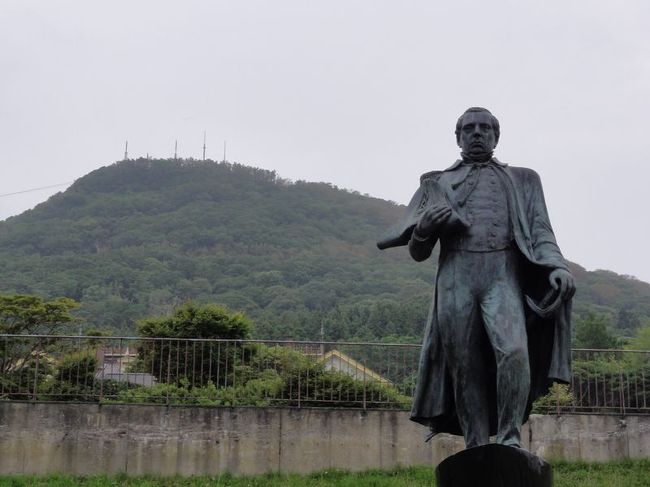 ペリー提督と函館山です。