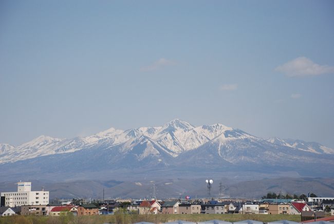 函館から富良野へ向けて出発<br /><br />車だと5時間ぐらい掛かってしまった（ＧＷだったからかな）<br /><br />車窓から富良野周辺の景色