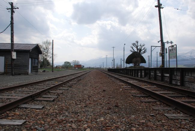 『ぬのべ』の駅へ立ち寄って<br /><br />真っ直ぐな道が印象的