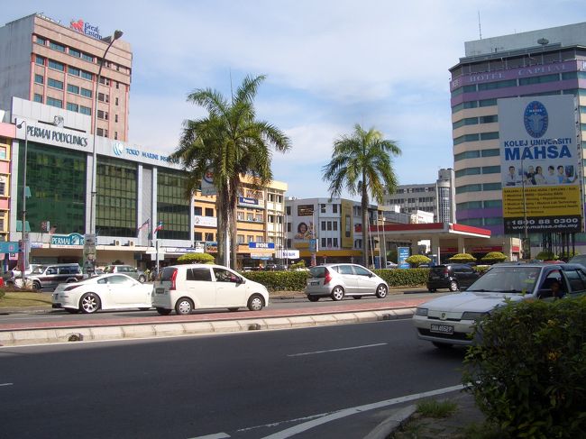 　帰りの飛行機は深夜の０時５０分。<br />ピックアップは夜の２２時だったので、<br />それまで、街歩き。