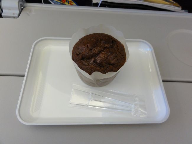 クアラルンプール（KL）までは約６時間半です。<br /><br />KL到着前にマフィンが出ましたが微妙な味です。