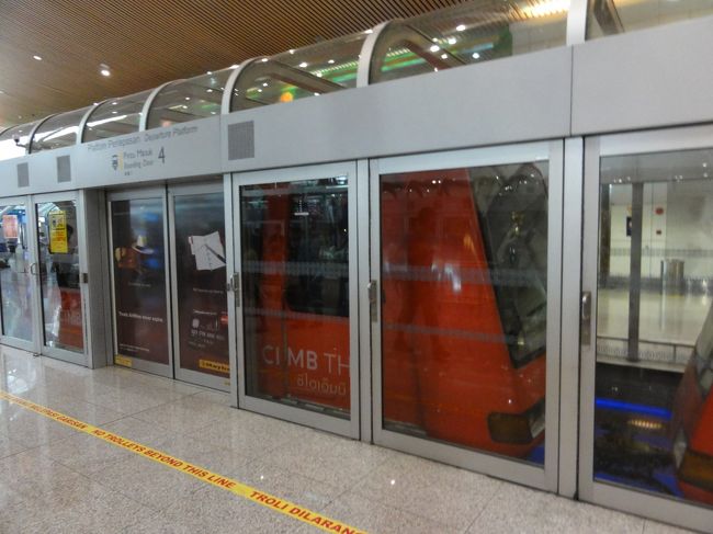 電車が来ましたので乗り込みます。