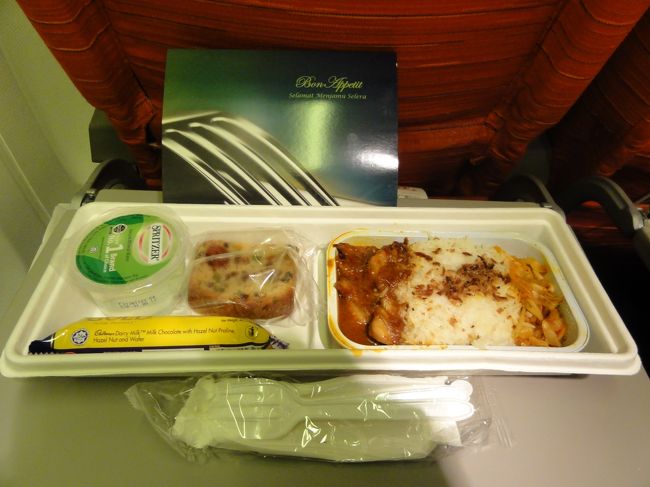 機内食ですがチキンは地元の味で食べれる機内食です。<br /><br />中国系の機内食よりはおいしく感じました。