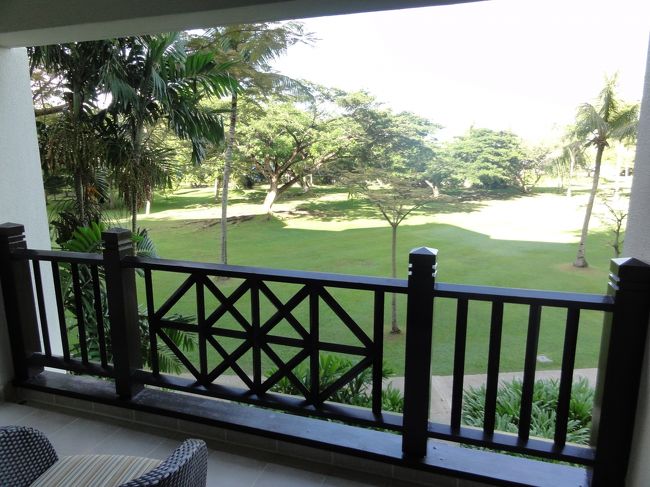 ２日目朝です。<br />部屋のバルコニーからの眺め。<br />気温は日本の盆より涼しくて動くと汗はかきますが日光浴をするには快適でした。