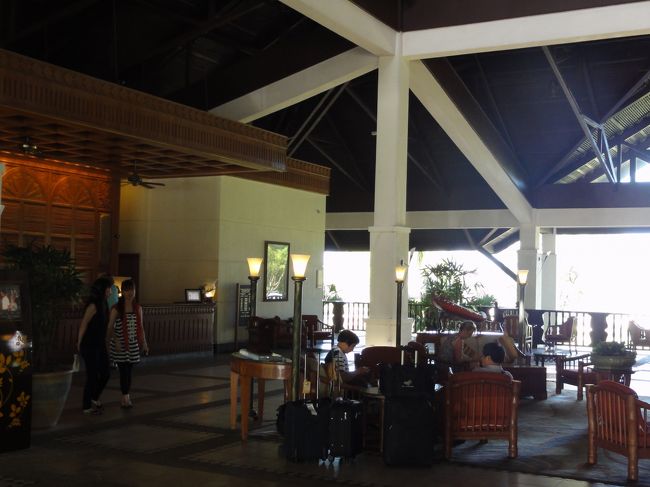 ロビーでは伝統音楽が生演奏されています。<br />でもカメラを向けると演奏を止めてしまいました。