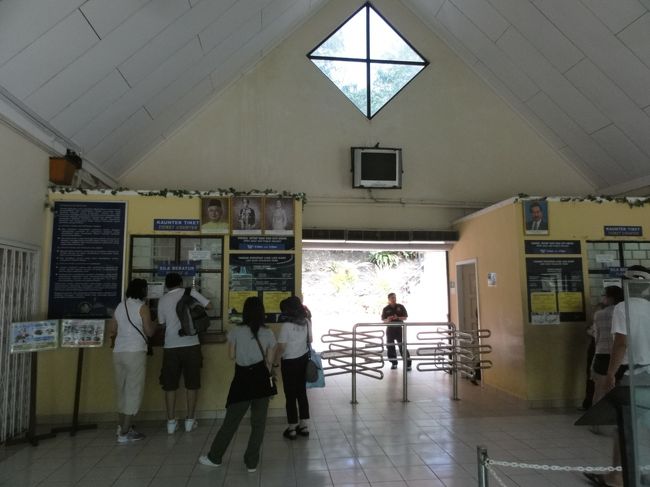 ロッカウィー・ワイルドライフ・パークで動物を見ます。<br />多少マレー語で話ができる自分が言ってもタクシーにはこの名前が通じず<br />ZOOで分かってもらいました。