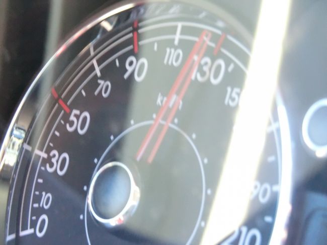 彼女はよく飛ばします\\\<br />