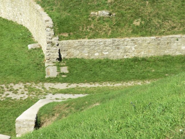 ライオンなどは此処から・・・ローマ人はその戦いを歓声を上げて楽しんだそうです・・・