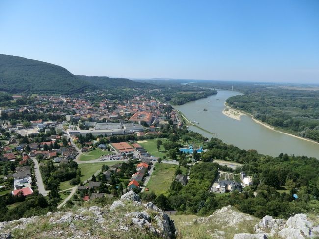 素敵な町並みです　ドナウ川は・・・多くの国を進んでいきます・・・