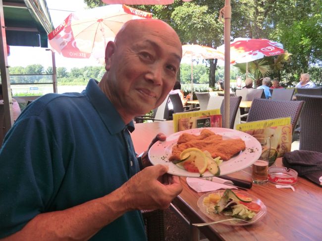 大きいですが・・・味が日本のと同じ、少し薄い肉