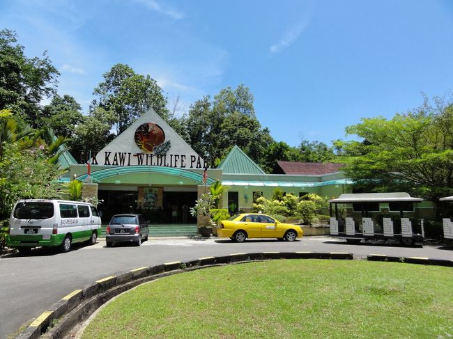 この動物園に入り口です。<br /><br />ショーも入れて２時間半くらいでした。