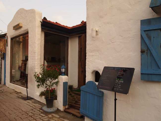 三清洞へは何度か来たことはあるけれど<br />路地裏へは行ったことがなかった。<br />オシャレなショップやカフェが色んな所にあります。<br />