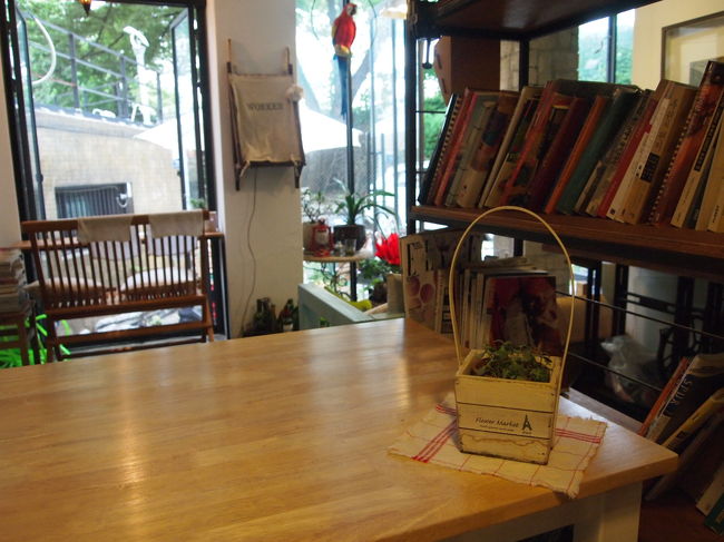 韓国4日目。<br />今日から母と妹が来ます。<br /><br />あんまりお腹が空いてなかったので<br />コーヒーだけもらいました。