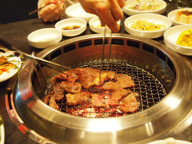 お肉をチョキチョキ･･･。<br />これには妹が感動してくれました。