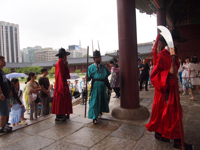 守門将の交代儀式がちょうど見られました。