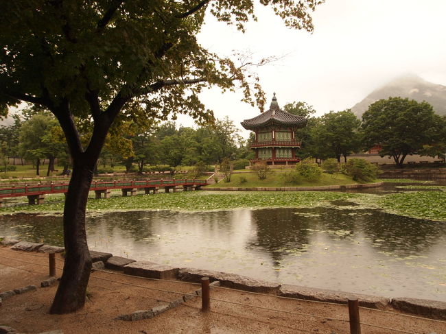 香遠亭という池でガイドは終わり。<br />