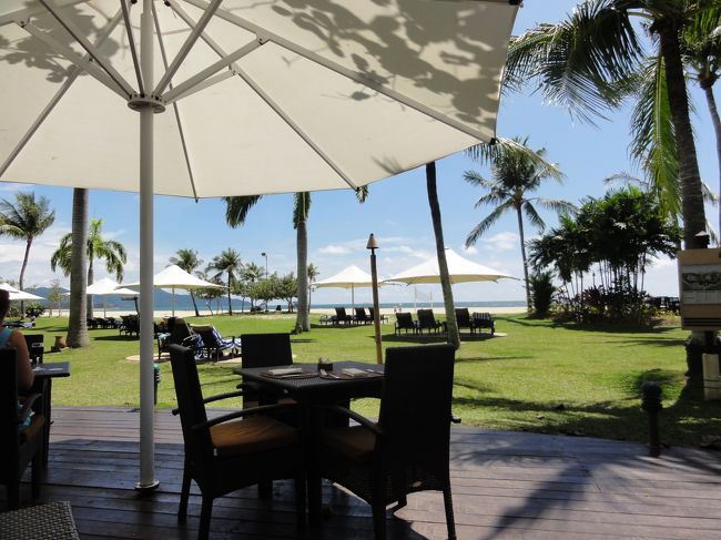 昼になったのでランチをオープンテラスで。