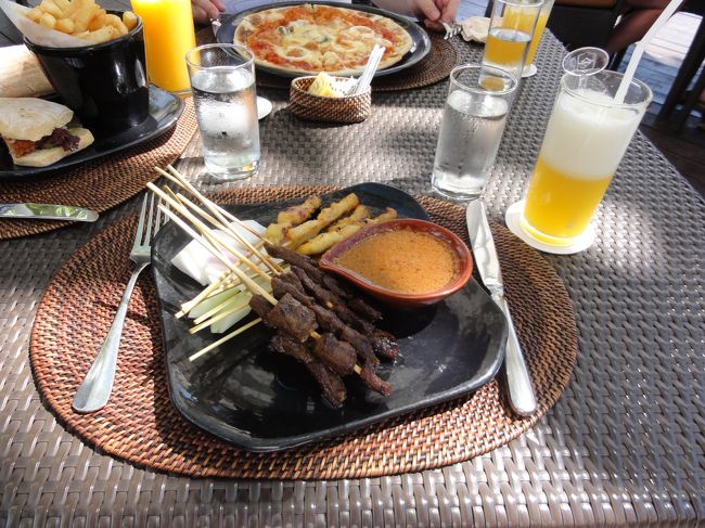 鶏の串と牛の串。