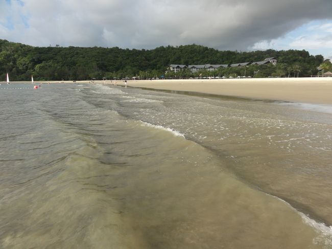 海は東シナ海のため穏やかで遠浅の海岸。