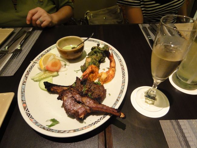 前菜なのに肉と海老。<br />おいしいけど。