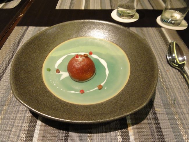 デザートはこの不思議な暖かい饅頭。<br />甘いだけでお口にあわず。