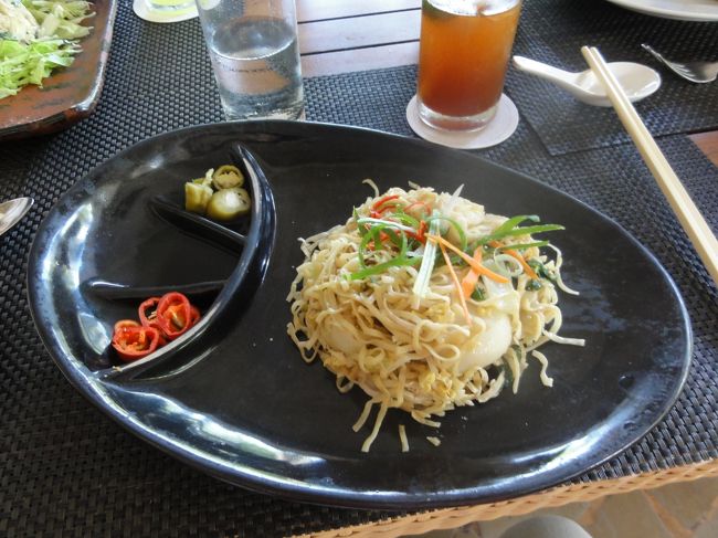 焼きそば。<br />麺はどんべいみたい。