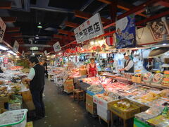 青森に着いて、駅前のアウガ市場にあるお寿司屋さん「すし処 三國」。
