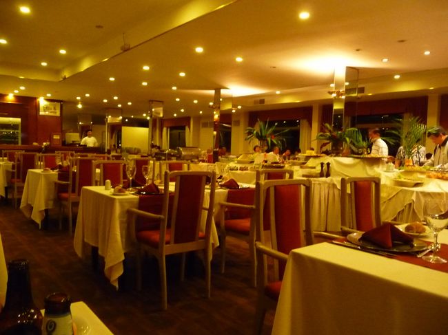 最初はガラガラ。<br /><br />(20:42)