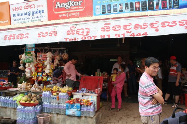 １回目の休憩。トイレ５００リエル（または５バーツ）