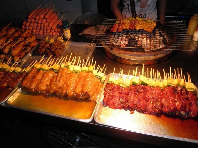 次は、焼き鳥。１本５〜１０Ｂです。<br />甘いのがタイ流。何本でもいちゃいます。