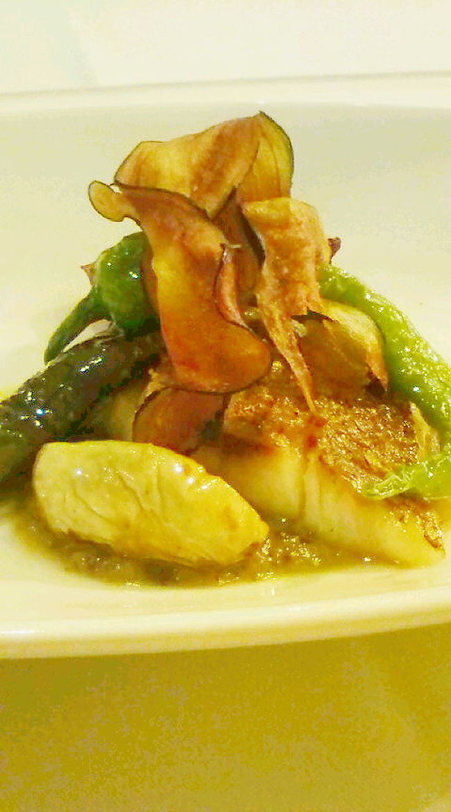 お魚料理♪<br />白ナスも美味しかった。<br />真ん中で高くなってるのもナス。<br />ナスチップス^^<br />