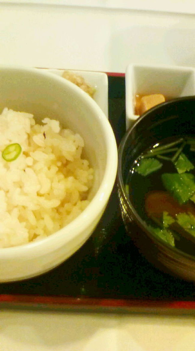 〆のご飯♪<br />フルーツトマトのお吸い物もどんな？？って思ったけど<br />なかなかでしたよ^^