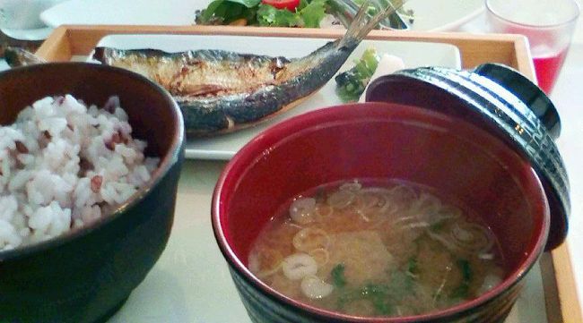 わーい♪干物美味しい〜！<br />そしてご飯も雑穀米でヘルシー☆<br /><br />ちなみに、ごはんのお供で出てたイカ墨つきの塩辛絶品でした♪