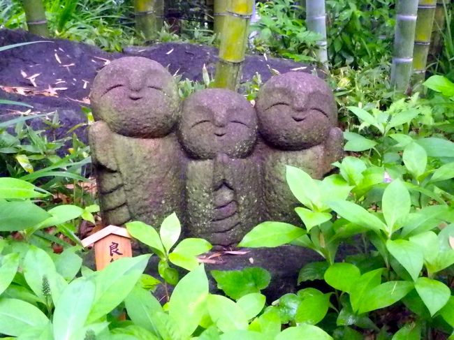 こんなかわいらしいお地蔵さんも。<br />あじさい散策路を下ったところにいらっしゃいました。<br />見ているだけで とてもいやされます。