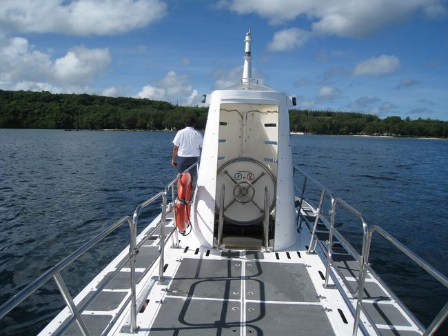 潜水艦上部、意外と小さい。