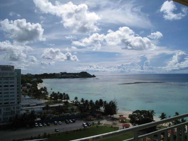 ホテルのベランダ（テーブルも椅子もなし）から、前泊していたヒルトン方向の風景。