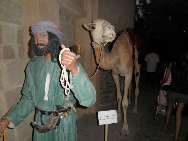 館内は、ドバイの歴史の紹介や装飾品などを多数展示しています。