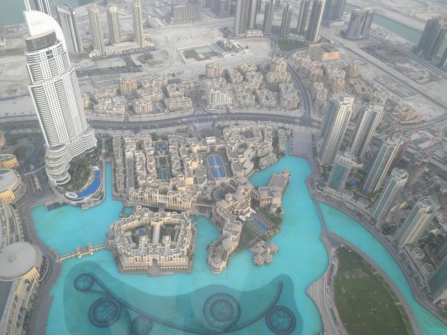 同様に展望台からの景色です。眼下に広がる、ドバイ・モールです。