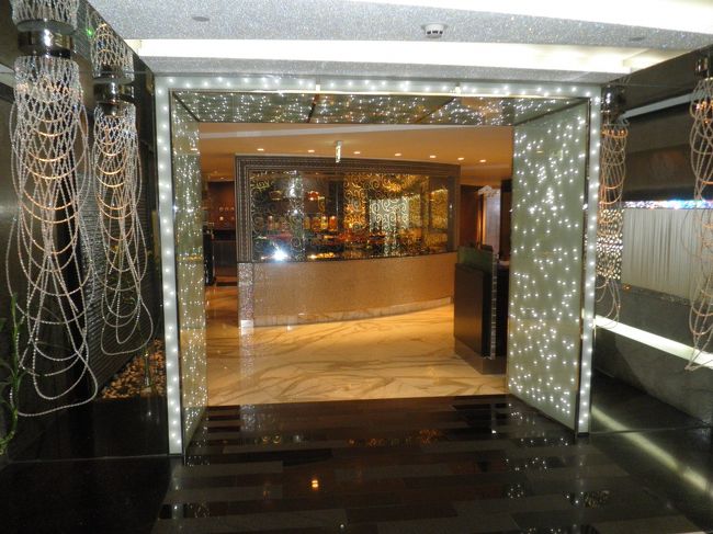 「ジュンスイ」というアジアンレストランです。さすがに、店内では写真が取れませんでした。中華料理、韓国料理、日本料理などがあり、朝食ですのでパン類、果物、スイーツなどが特に豊富でした。いい雰囲気であり、最高の朝食です。