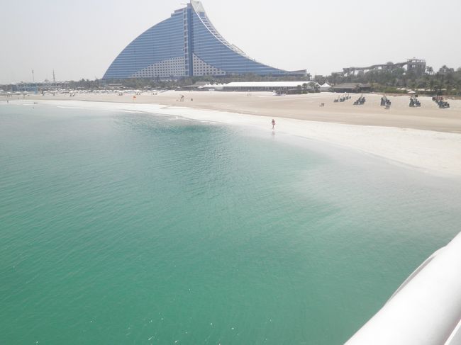 つぎは、ジュメイラ・ビーチホテルへ参ります。海(アラビア湾)も美しい。