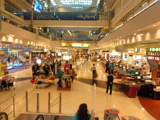 空港内の免税店です。