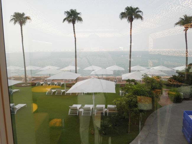 レストラン「ジュンスイ」内から見た、アラビア湾です。